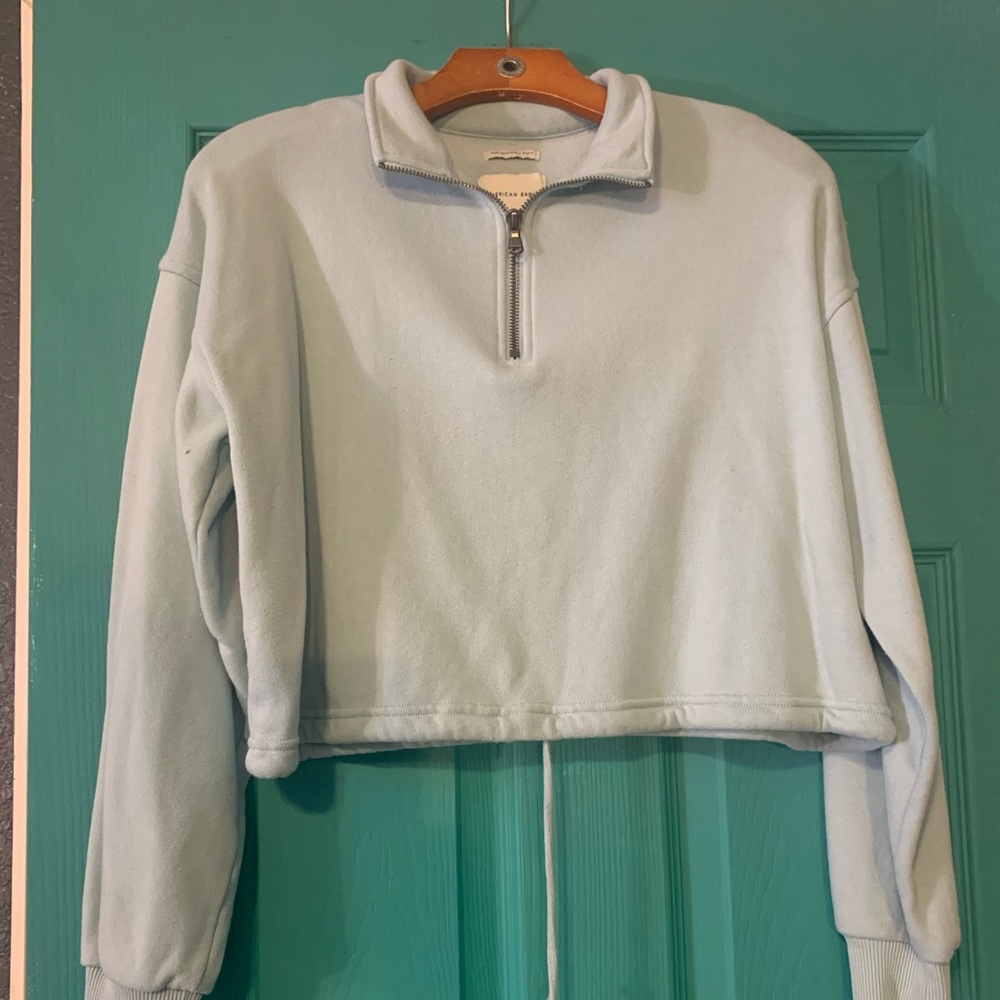 Cropped light blue American Eagle pullover!